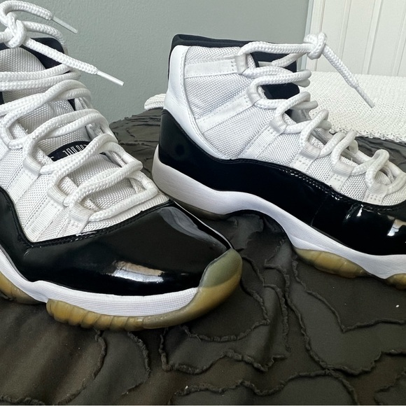 Jordan 11 Retro High Concord (2018) - Picture 2 of 11